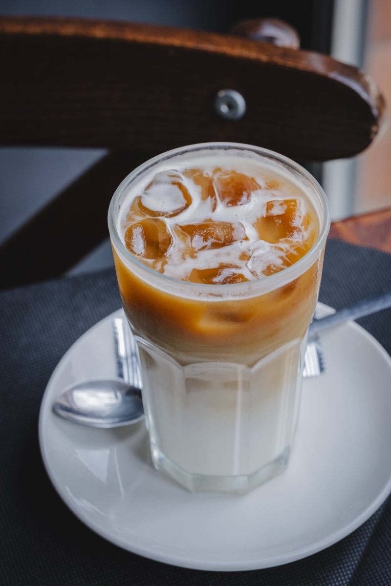 Kawa mrożona latte - fotografia napojów dla kawiarni