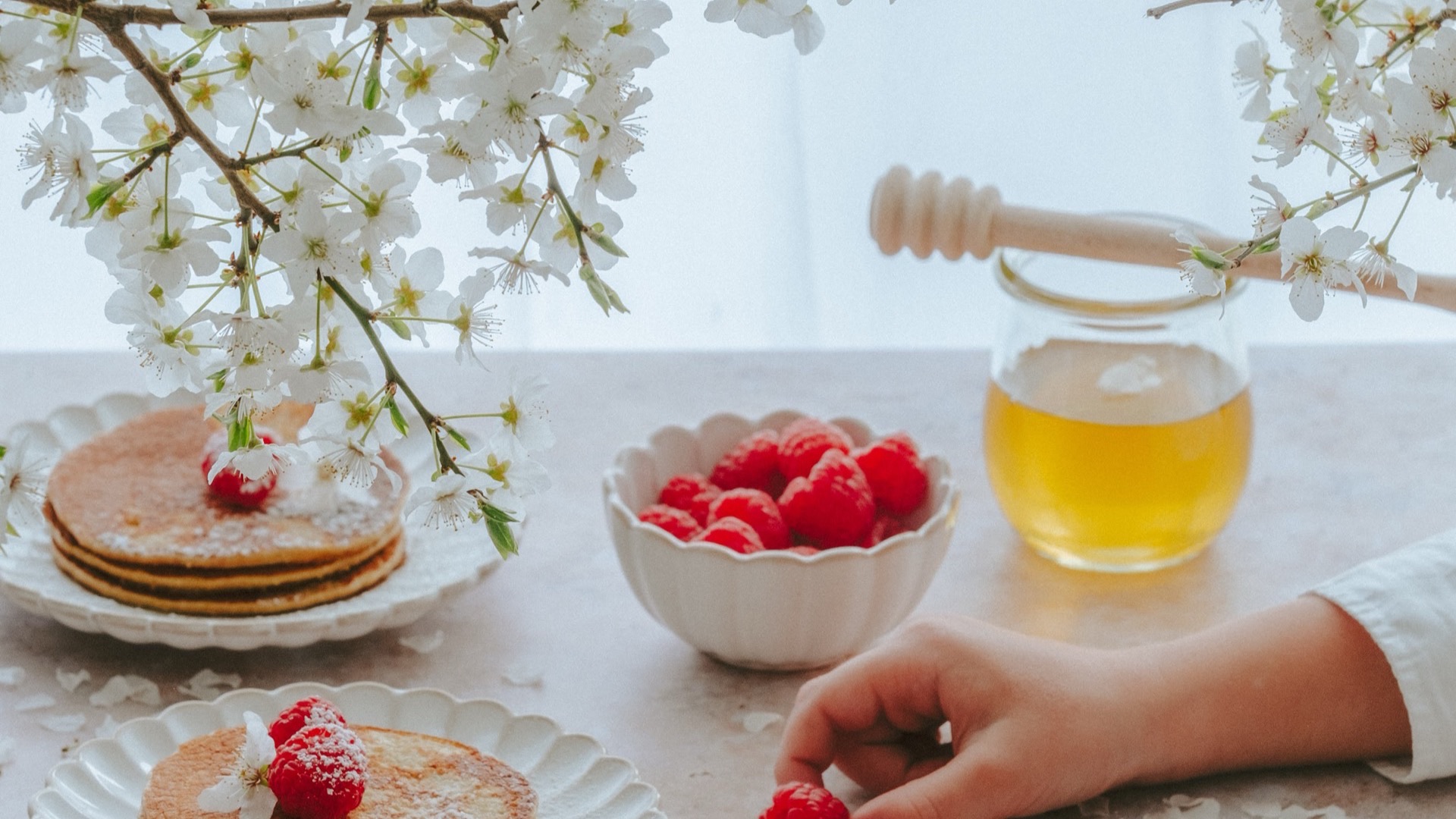 Pancakes z malinami i miodem - szkolenia z fotografii kulinarnej